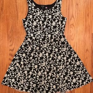Girls Sleeveless Rose Dress